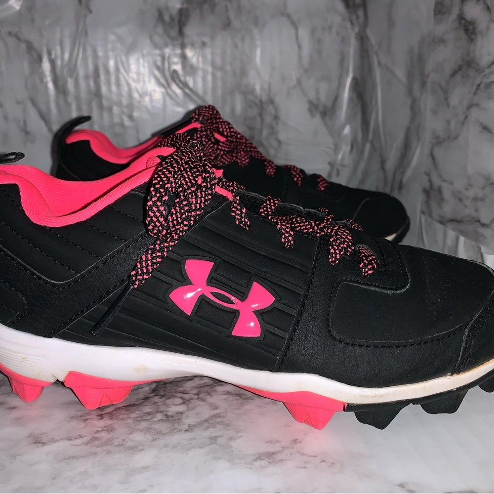 Under Armour Girls cleats size 2.5. Pink and black. EUC